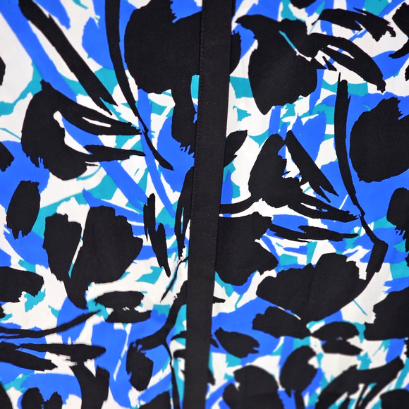 Calvin Klein Sleeveless Blouse Blue White Floral with Black Trim Sz XL Top NWOT - Picture 4 of 6